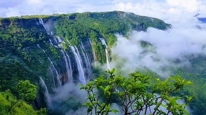 Nohsngithiang Falls Meghalaya