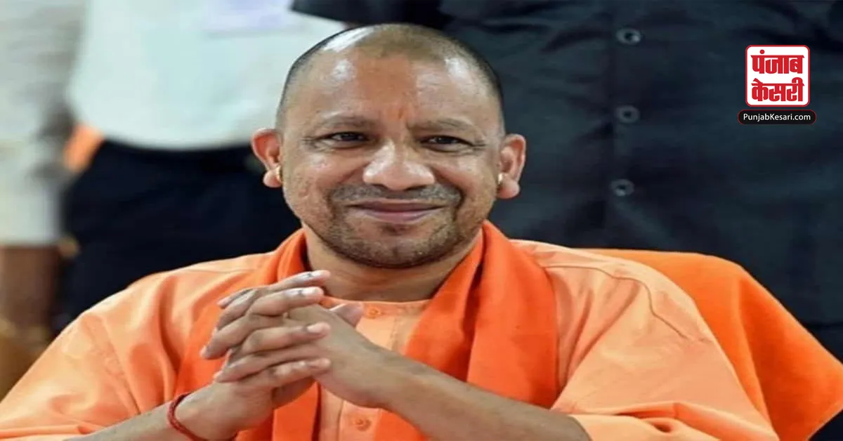 CM Yogi meets eight UP workers