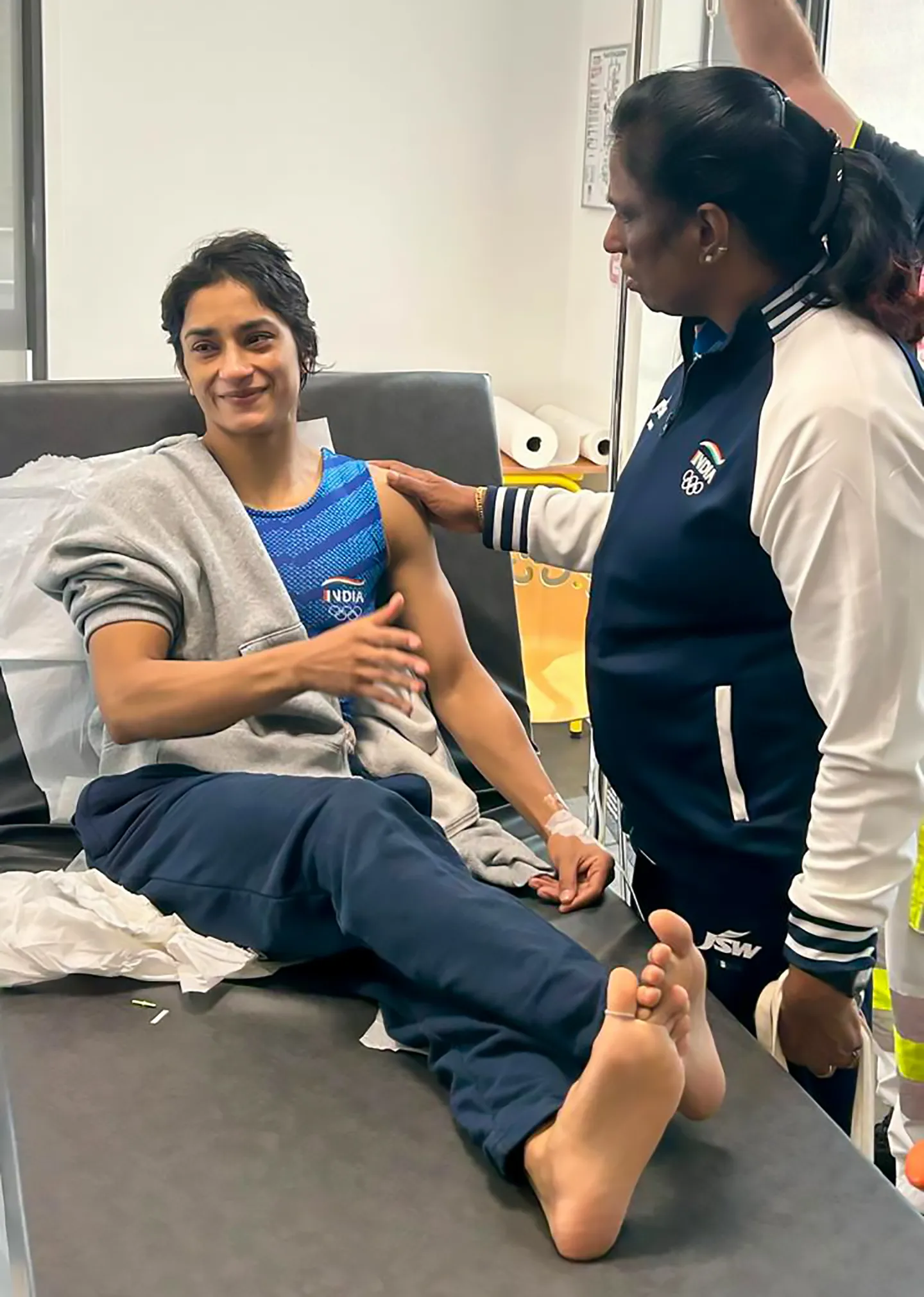 vinesh at hospital 2