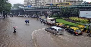 Mumbai Rains: मुंबई में जोरदार बारिश, मौसम विभाग ने ‘रेड अलर्ट’ किया जारी, स्कूल-कॉलेज रहेंगे बंद