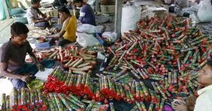Firecrackers Ban in Delhi : दिल्ली सरकार ने वायु प्रदूषण के मद्देनजर एक जनवरी तक पटाखों पर प्रतिबंध लगाया