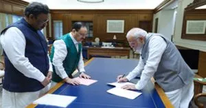 PM Modi बने BJP के पहले सक्रिय सदस्य, पार्टी के अभियान का भी किया शुभारंभ