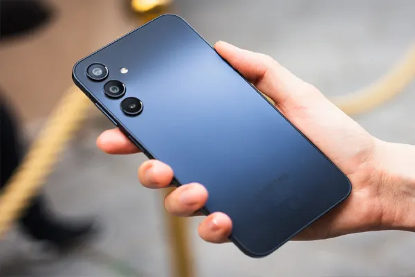 Samsung ने लॉन्च किया गैलेक्सी A16 5G, जानें क्या होगी कीमत 2 RGETHGRTH