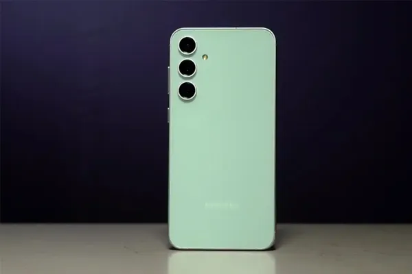 फिर नहीं मिलेगा ये मौका, अब सिर्फ 29,999 रुपये में खरीदें AI फोन 4 sale5