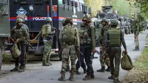 Jammu-Kashmir: सुरक्षाबलों और आतंकवादियों के बीच मुठभेड़, ऑपरेशन जारी