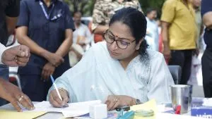 Delhi में जारी रहेगी पुरानी शराब नीति, कैबिनेट ने दी मंजूरी