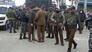 Jammu-Kashmir: श्रीनगर में CRPF वाहन पर ग्रेनेड हमला, 12 से अधिक नागरिक घायल
