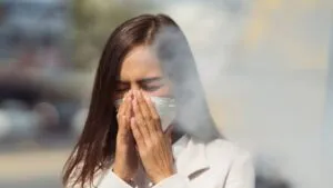 Delhi Pollution: प्रदुषण के बीच ऐसे रखें खुद का ध्यान, नहीं तो हो सकती है मुसीबत