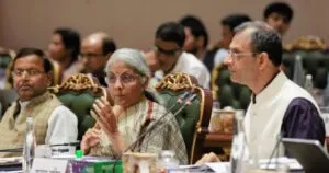 GST काउंसिल की बैठक कल, इन चीजों पर बढ़ाई जा सकती है जीएसटी