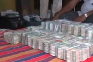 कर्नाटक : गडक पुलिस ने सूदखोर के घर से बरामद किए करोड़ों रुपये कैश, छह लोग गिरफ्तार