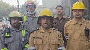 नोएडा में सती पॉलीप्लास्ट कंपनी में भीषण आग, 15 गाड़ियों ने पाया आग पर काबू