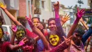 Holi में मुस्लिमों की भागीदारी पर प्रतिबंध लगाने की अपील, हिंदुत्ववादी संगठन का CM Yogi को पत्र