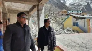 Chardham Yatra 2025: स्वास्थ्य सुविधाओं की जांच के लिए स्वास्थ्य सचिव ने किया चमोली दौरा