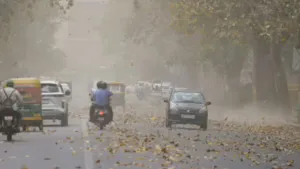Delhi-NCR में चली तेज धूल भरी आंधी, कई जगह हुई हल्की बूंदाबांदी