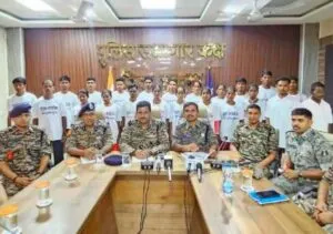 छत्तीसगढ़ में 33 नक्सलियों का आत्मसमर्पण, शाह ने की सराहना