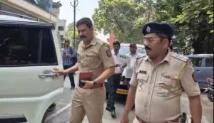 महाराष्ट्र: उद्योगपति विश्वनाथ पनवेलकर के घर के बाहर फायरिंग, घटना CCTV में कैद