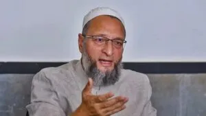 ओवैसी ने अफरीदी को बताया ‘जोकर’, पाक पर की FATF ग्रे सूची की मांग