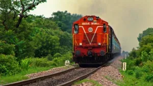 रेलवे खंड के ट्रैक्शन में आई खराबी, 5 घंटे तक रुकी ट्रेनें