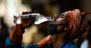 तेज धूप और उमस में ऐसे रखें खुद को तरोताजा