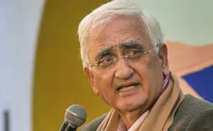 PM मोदी की प्रशंसा पर कांग्रेस में बवाल, सलमान खुर्शीद पर कार्रवाई की मांग