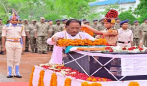 छत्तीसगढ़: CM साय और उपमुख्यमंत्री शर्मा ने नक्सली हमले में शहीद हुए कमांडो को दी श्रद्धांजलि