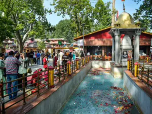 जम्मू: माता खीर भवानी मंदिर में श्रद्धालुओं की भारी भीड़, उत्साह का माहौल