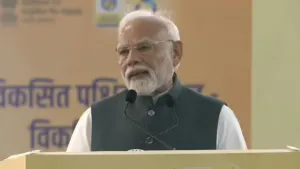 ‘बंगाल में घर जला रहे TMC के लोग…’, ममता सरकार पर खूब बरसे PM मोदी