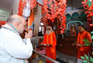 अमित शाह ने पुंछ के मंदिर और गुरुद्वारे में टेका मत्था, पाक को दिया कड़ा संदेश