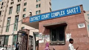Delhi: साकेत कोर्ट में कैदियों के बीच आपसी झड़प, एक की गई जान, जानें पूरा मामला