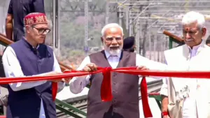 PM मोदी ने दिखाई वंदे भारत को हरी झंडी, J&K की रेल कनेक्टिविटी में मील का पत्थर