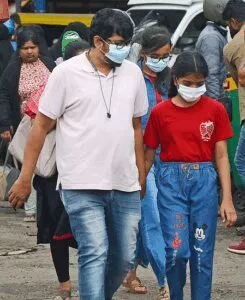 भारत में कोरोना ने पकड़ी रफ्तार, सरकार ने कहा- स्थिति पर नजर रखी जा रही