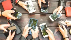 भारत में तेजी से बढ़ रहा स्मार्टफोन प्रोडक्शन: रिपोर्ट