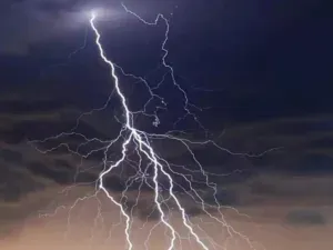 बिहार में आकाशीय बिजली गिरने से छह लोगों की मौत, कई घायल