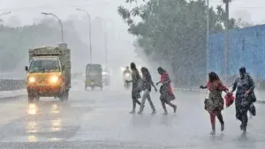 Delhi-NCR में बारिश को लेकर येलो अलर्ट जारी, तापमान में गिरावट दर्ज