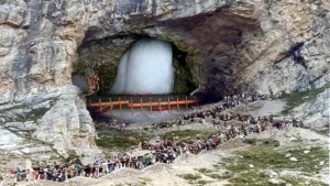 3 जुलाई से शुरू हो रही अमरनाथ यात्रा, रजिस्ट्रेशन के लिए उमड़ी भक्तों की भीड़