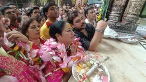 CM रेखा गुप्ता ने बांके बिहारी मंदिर में दर्शन किए, देश की तरक्की के लिए की कामना