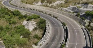 केंद्र ने Jammu-Kashmir के लिए 10 हजार करोड़ रुपये की 19 सड़क, सुरंग परियोजनाओं को मंजूरी दी