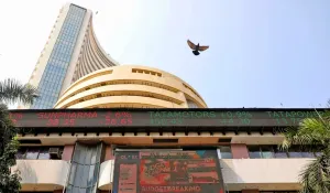 जून के आखिरी दिन निफ्टी और सेंसेक्स सपाट खुले, यहां टिकी निवेशकों की नजर