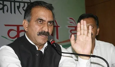 Himachal CM सुखविंदर सिंह सुखू ने बुधवार को अपने आवास से 12 ई-स्कूटर को हरी झंडी दिखाई।