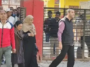अचानक Azam Khan से मिलने पहुंचे पत्नी और बेटे, आखिर क्या है बड़ी वजह?