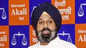 Punjab: बिक्रम सिंह मजीठिया की गिरफ्तारी के बाद कार्यकर्ताओं का विरोध प्रदर्शन
