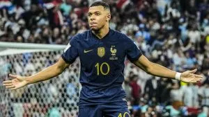 Kylian Mbappe  Real Madrid  के लिए क्या पहनेंगे No. 10 की Jersey?
