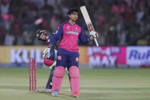 6 Hours Drive कर Vaibhav Suryavanshi से मिलने आई Fan Girls