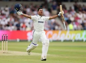 Yashasvi Jaiswal ने रचा इतिहास, Dravid-Sehwag की बराबरी, Kohli-Gambhir को पछाड़ा