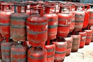 LPG Rate Price: सस्ता हुआ LPG GAS सिलेंडर, जानें कितनी घटी कीमत