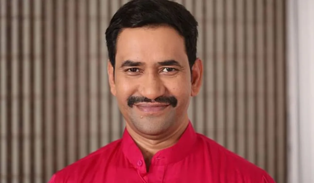 рдорд╣рд╛рд░рд╛рд╖реНрдЯреНрд░ рдореЗрдВ рд╣рд┐рдВрджреА рднрд╛рд╖рд┐рдпреЛрдВ рдкрд░ рд╣рдорд▓рд╛, рдирд┐рд░рд╣реБрдЖ рдиреЗ рдХрд╣рд╛, 'рддрд╛рд░рд╛-рд╕рд┐рддрд╛рд░рд╛ рдмреЗрд░реЛрдЬрдЧрд╛рд░'