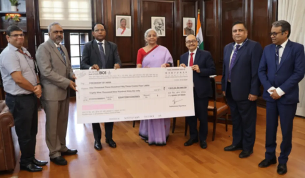 рд╕рд░рдХрд╛рд░ рдХреЛ рд╡рд┐рддреНрдд рд╡рд░реНрд╖ 2025 рдХреЗ рд▓рд┐рдП 3 рд╕рд╛рд░реНрд╡рдЬрдирд┐рдХ рдХреНрд╖реЗрддреНрд░ рдХреЗ рдмреИрдВрдХреЛрдВ рд╕реЗ 5,304 рдХрд░реЛрдбрд╝ рд░реБрдкрдП рдХрд╛ рд▓рд╛рднрд╛рдВрд╢ рдорд┐рд▓рд╛