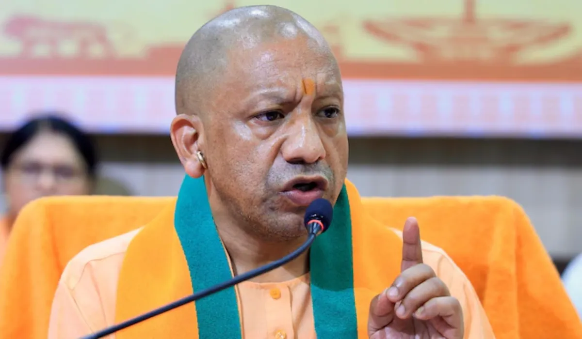 'श्रद्धालुओं की सुविधा और सुरक्षा सर्वोपरि', सीएम योगी ने अधिकारियों को दिए स्पष्ट निर्देश