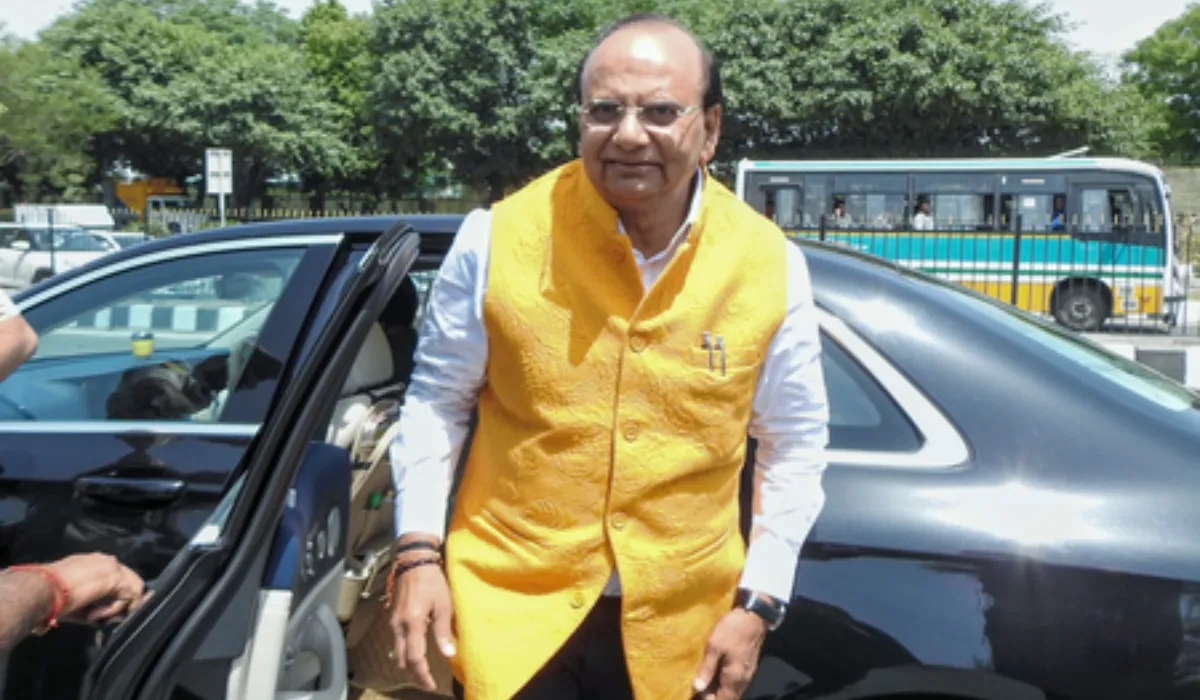 दिल्ली में अवैध रूप से बने आधार कार्ड पर सख्ती, उपराज्यपाल ने अधिकारियों को दिए कड़े निर्देश