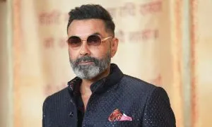 लंबे बालों में Bobby Deol दिखा भोकाल रूप, देखकर उड़ जाएंगे होश!